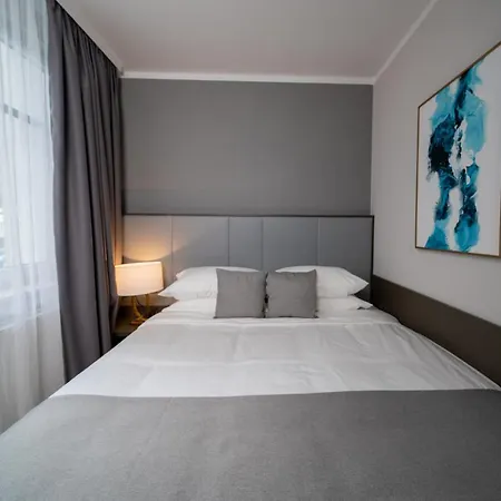 Emily Neue Messe Otel 4*